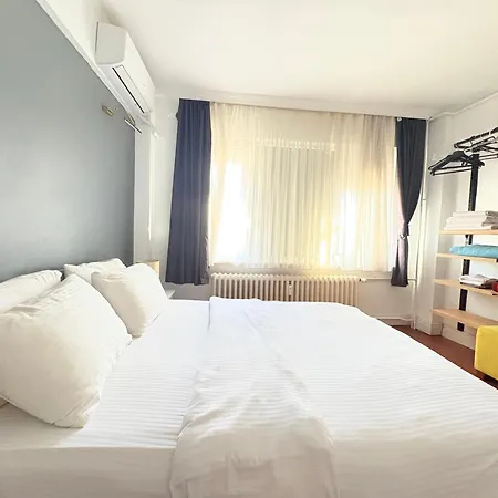 Daire With 3br, Lift, Ac, Cihangir İstanbul