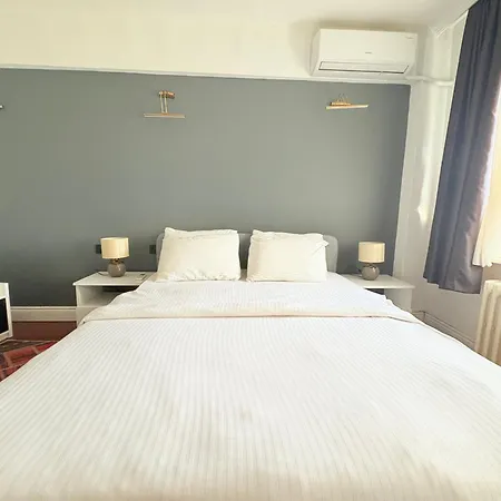 Daire With 3br, Lift, Ac, Cihangir İstanbul