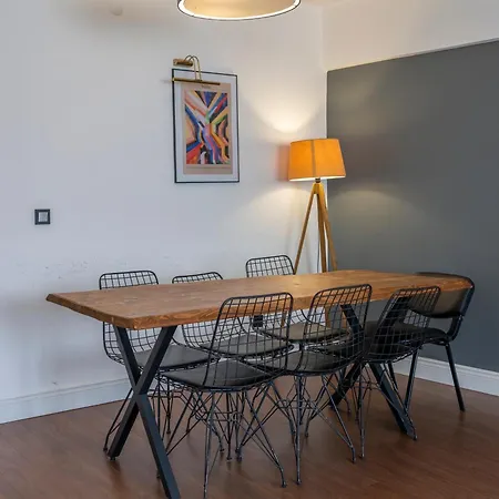 Spatious, Modern In Cihangir 3br, Lift, Ac Apartamento Estambul