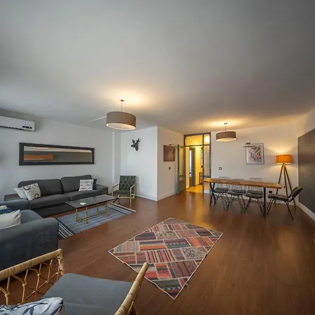 Spatious, Modern In Cihangir 3br, Lift, Ac Estambul