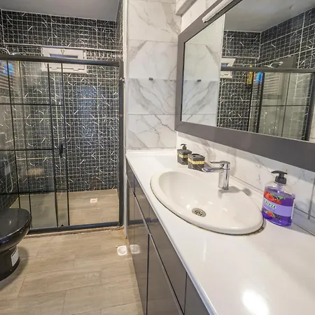 Spatious, Modern In Cihangir 3br, Lift, Ac 아파트 이스탄불