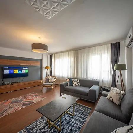 Spatious, Modern In Cihangir 3br, Lift, Ac Apartamento Estambul