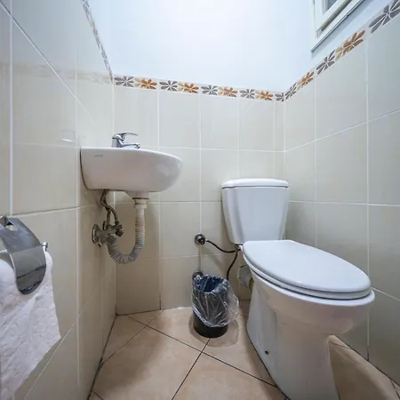Spatious, Modern In Cihangir 3br, Lift, Ac * Estambul