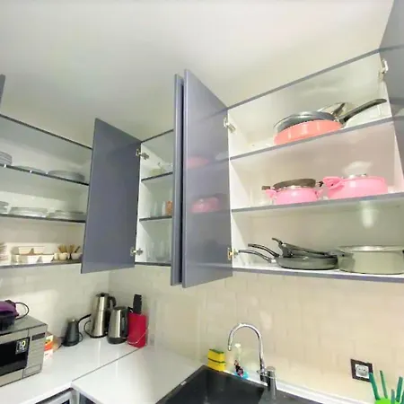 Apartamento Spatious, Modern In Cihangir 3br, Lift, Ac Estambul