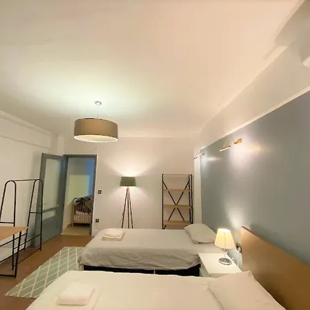 Spatious, Modern In Cihangir 3br, Lift, Ac Apartamento Estambul