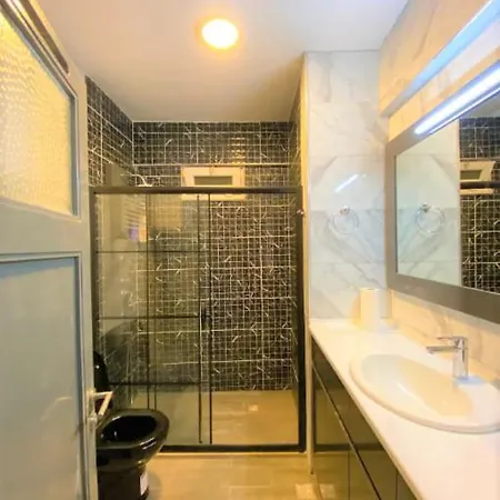 Spatious, Modern In Cihangir 3br, Lift, Ac Apartamento Estambul