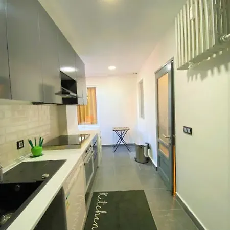 Spatious, Modern In Cihangir 3br, Lift, Ac Apartamento Estambul