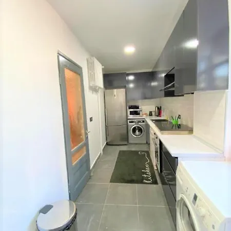 Apartamento Spatious, Modern In Cihangir 3br, Lift, Ac Estambul