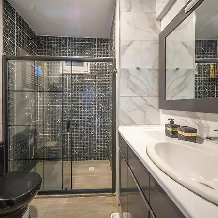 Apartment Spatious, Modern In Cihangir 3br, Lift, Ac