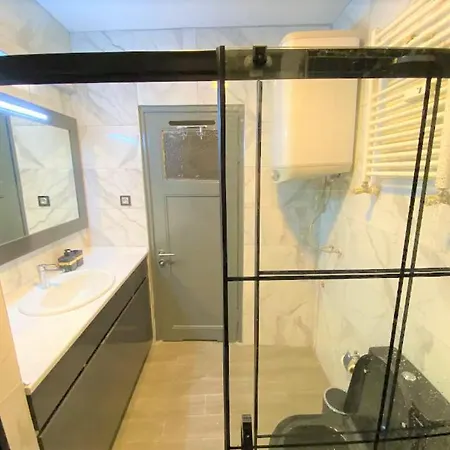 Apartment Spatious, Modern In Cihangir 3br, Lift, Ac