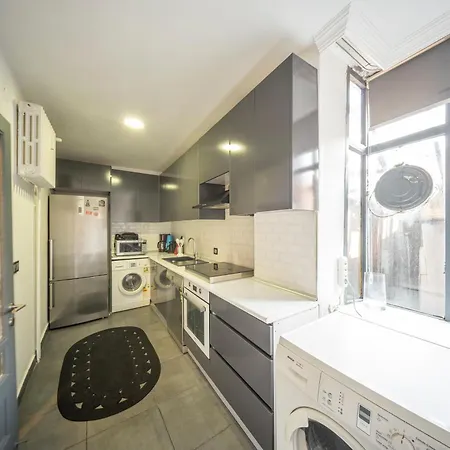 Spatious, Modern In Cihangir 3br, Lift, Ac * Κωνσταντινούπολη